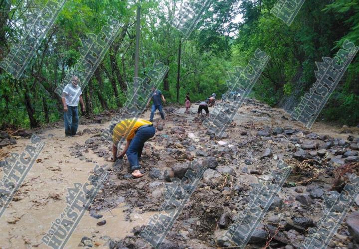 Desaparecidos y viviendas en riesgo en Yahualica