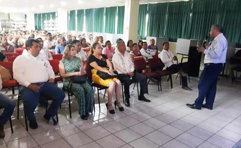 Realiza IHE encuentro demostrativo de experiencias pedagógicas de Primaria Indígena en Huejutla