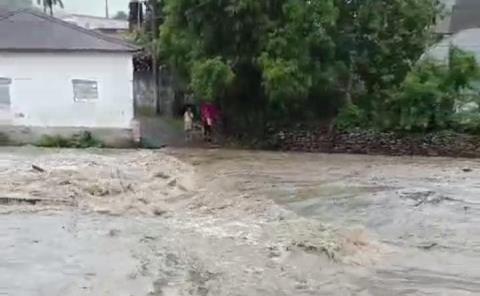 Se desborda el arroyo de San Martín