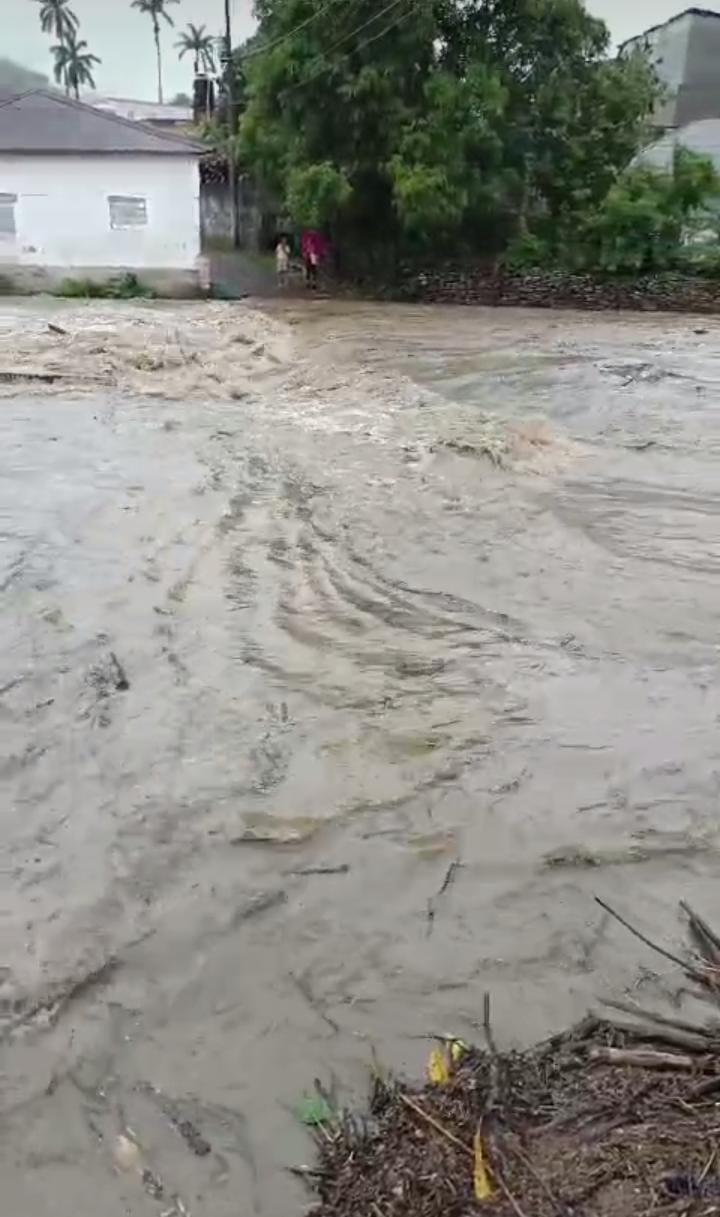 Se desborda el arroyo de San Martín