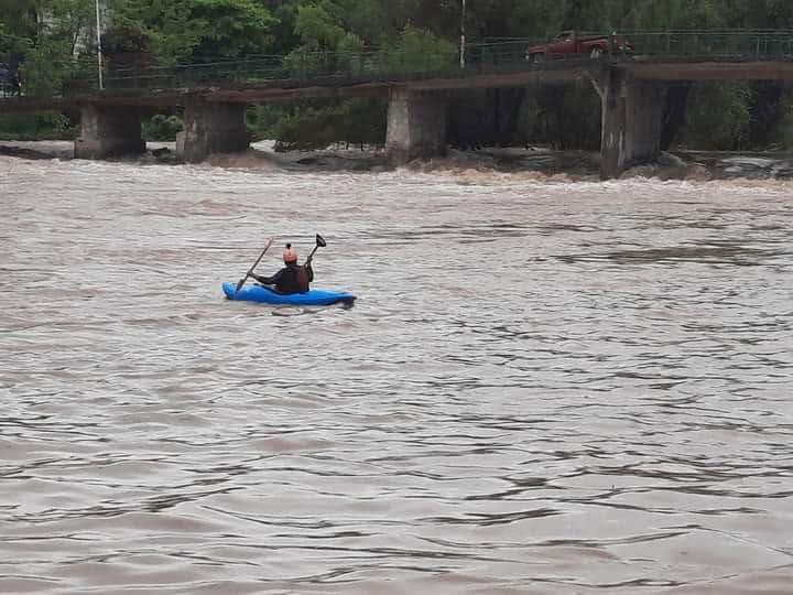 Realizan práctica de kayak en el Colosio