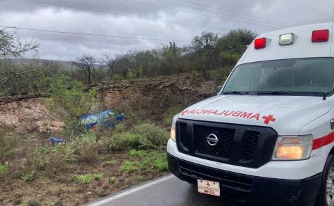 Auto salió del camino 
