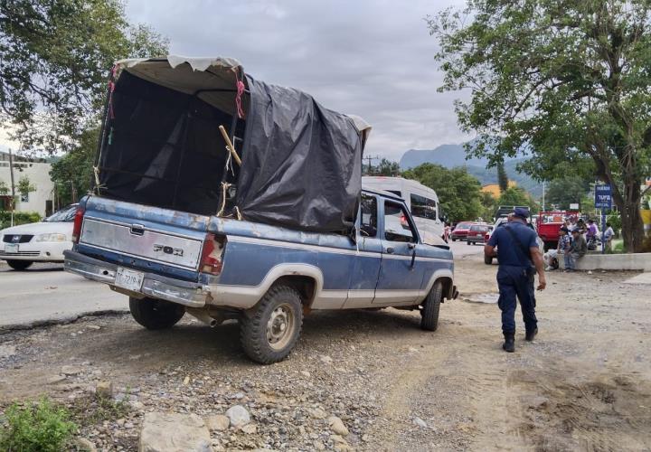 Causa falta de pericia choque en Zacatipán