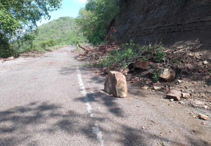 Precaución por derrumbes en Xochicuautla