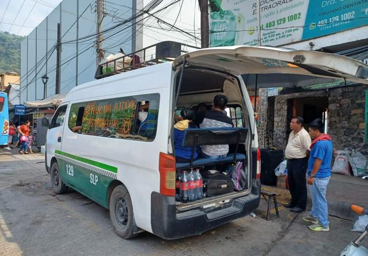 Transportistas ebrios exponen traslado: pasajeros