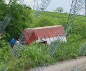 Veloz camioneta se salió de la carretera