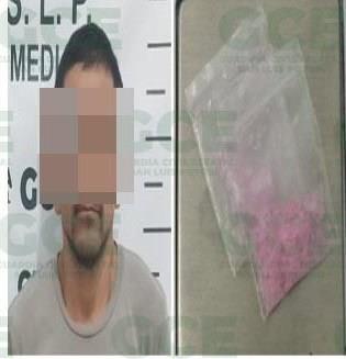 Tipo detenido con  2 dosis de "cristal"
