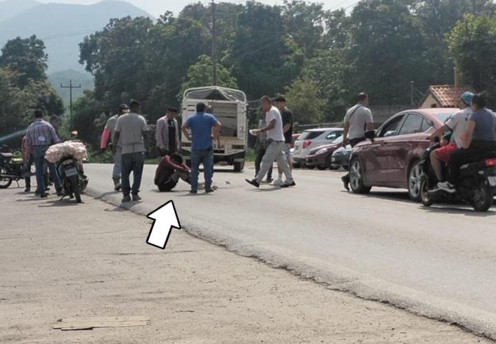 Motociclista se impactó contra camioneta en Zacatipán