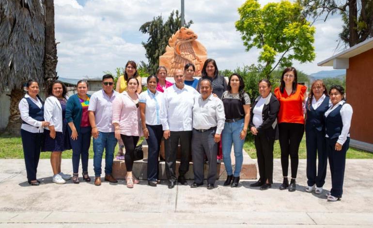 IHE entrega mobiliario educativo y equipo tecnológico a escuelas primarias de Tasquillo