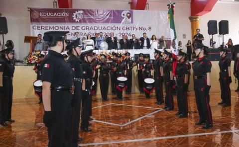 Natividad Castrejón presidió ceremonia de graduación de estudiantes del CBTIS 8