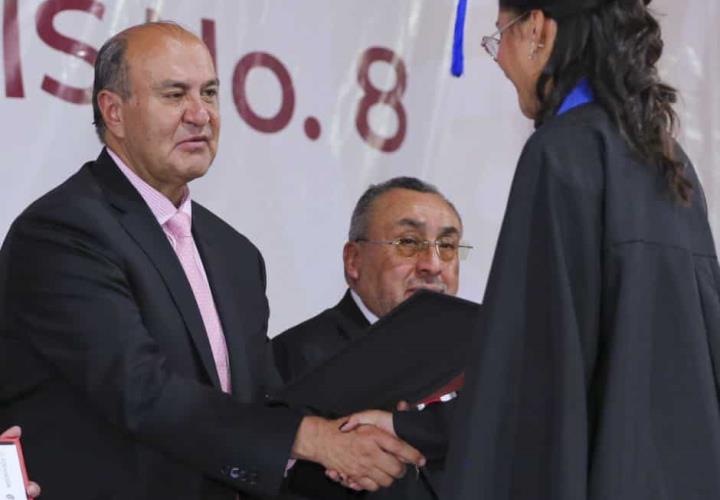 Natividad Castrejón presidió ceremonia de graduación de estudiantes del CBTIS 8