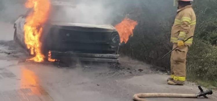 AUTO SE INCENDIÓ 