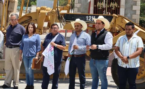 CEMD y autoridades de San Agustín Metzquititlán rehabilitan caminos rurales