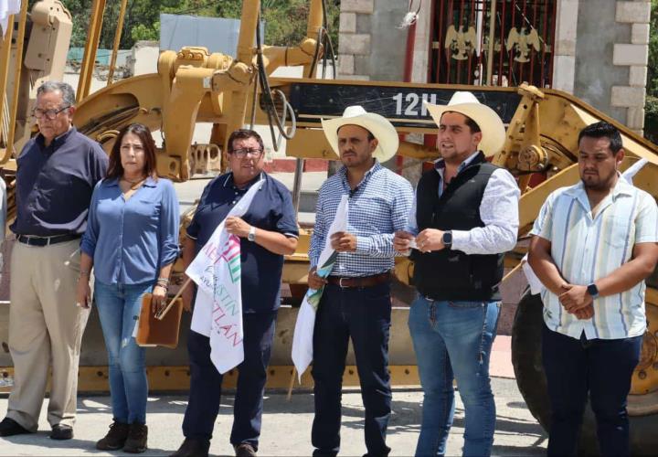 CEMD y autoridades de San Agustín Metzquititlán rehabilitan caminos rurales