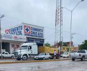 Auto colisionó contra tráiler