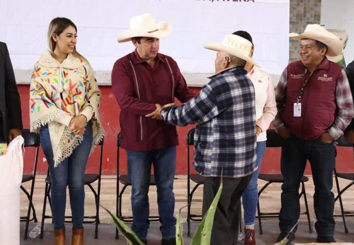 Entregan apoyos a productores del campo en Tepeapulco y Zempoala