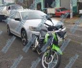 Auto chocó contra moto 