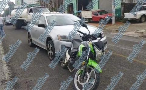 
Auto chocó 
contra moto 

