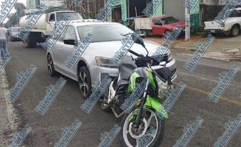 Auto chocó contra moto 