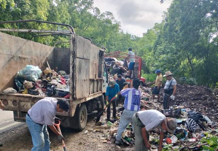 Colaboró Aseo Público en el retiro de desechos de basurero clandestino