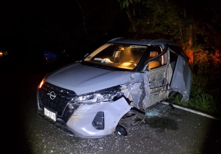 Brutal Impacto: auto vs. autobús en Tamazunchale