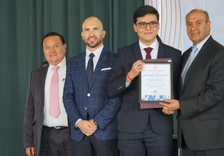 Estudiantes del ITESA recibieron título y cédula profesional electrónica