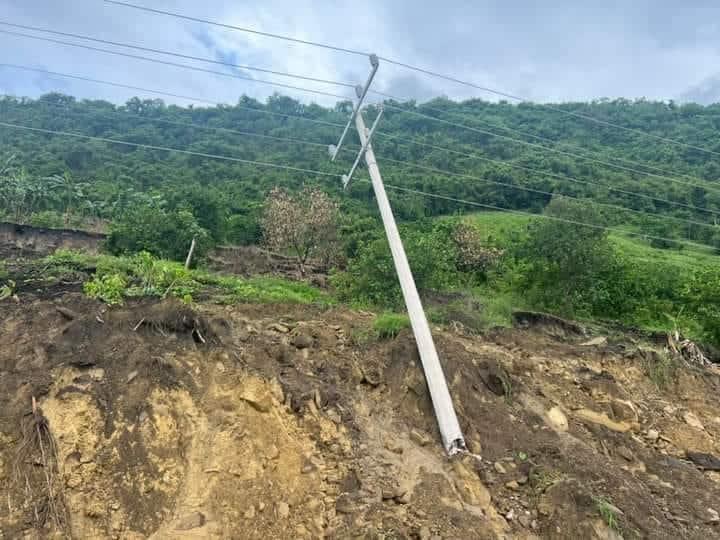 Postes de mala calidad de CFE