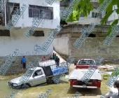 Camioneta cayó al río