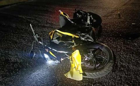 Jovencita derrapó de motocicleta