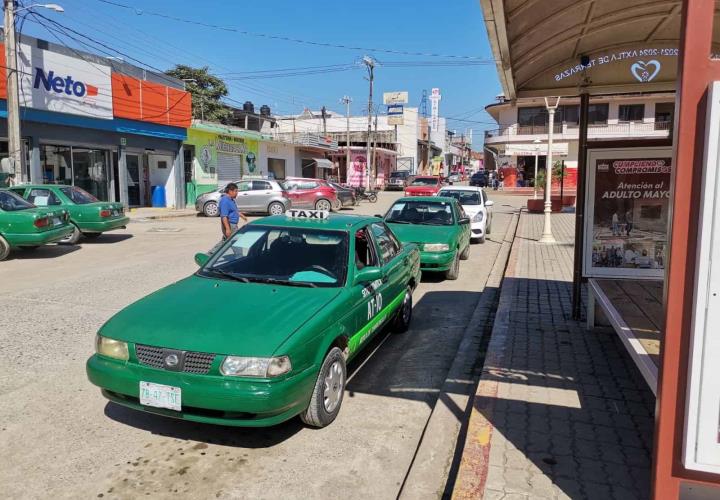 Baja afluencia de usuarios en taxis 