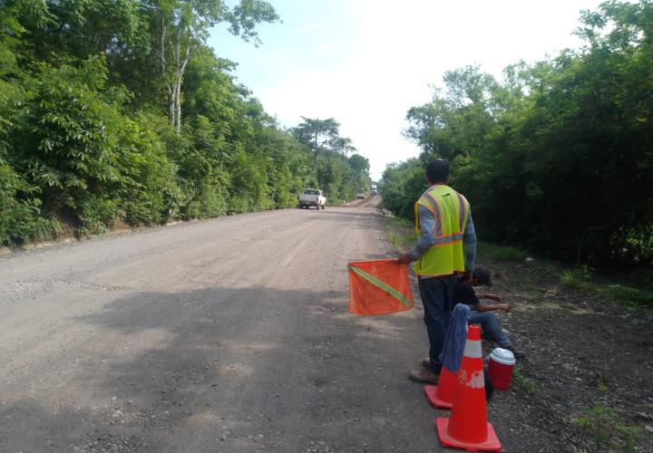 Precaución por trabajos en carretera estatal