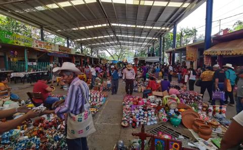 Convocan a "tianguistas" a acatar medidas sanitarias