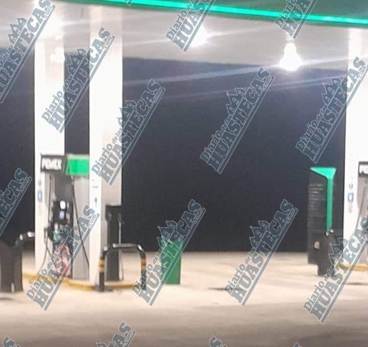 Sujetos armados asaltan gasolinera