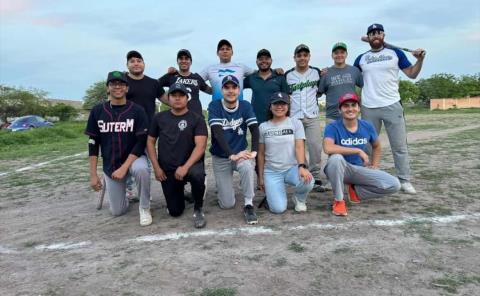 La Canoa debutó en liga de softbol