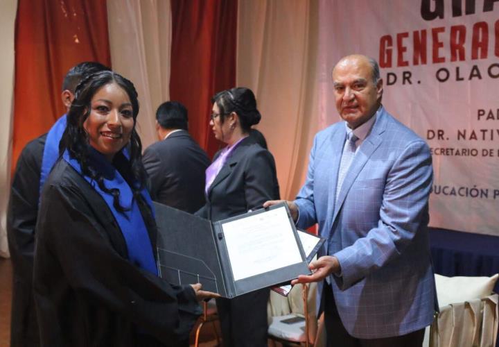 Titular del IHE encabeza graduación de la Escuela Normal Sierra Hidalguense