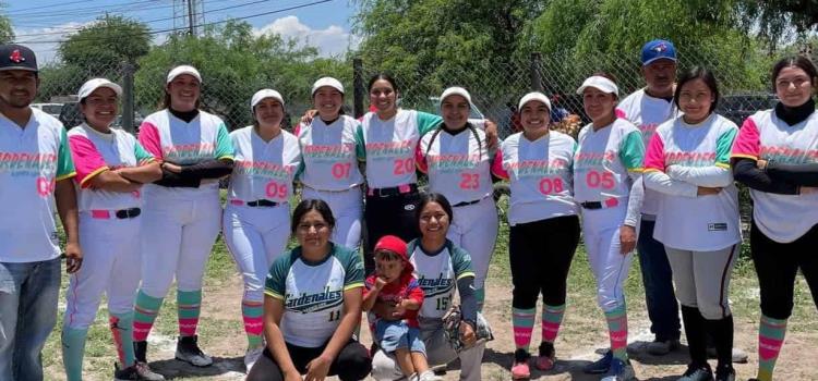 Cardenales embaladas en el softbol