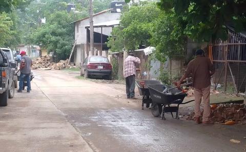 Realizan limpieza en las calles de Tampacán