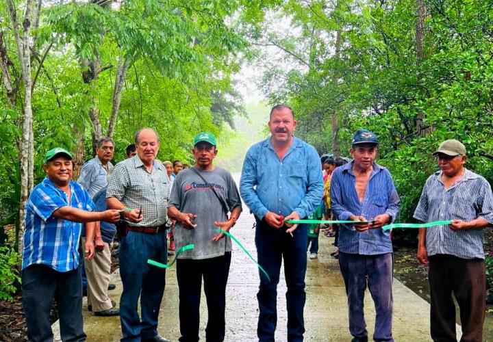 Inauguran calle en Atempa Primero