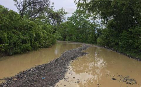 Lagunas y peligros en la carretera alterna Palictla - La Gloria
