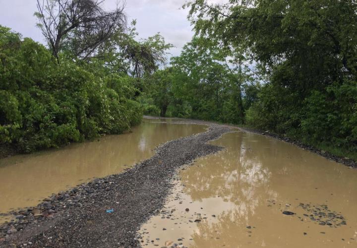 Lagunas y peligros en la carretera alterna Palictla - La Gloria