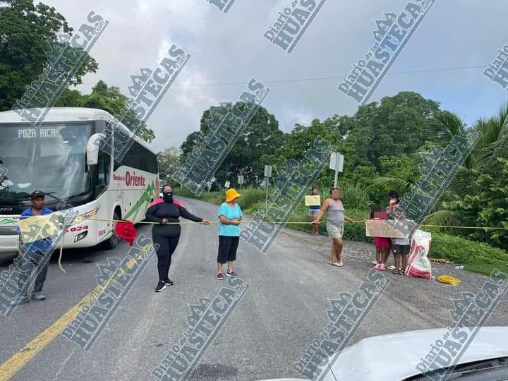 Bloquean carretera 