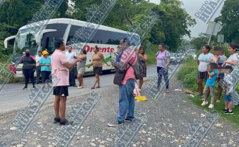 Bloquean carretera 
