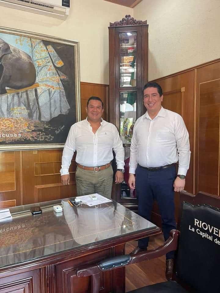 Ricardo Daniel Centeno dialogó con el alcalde Arnulfo Urbiola Román