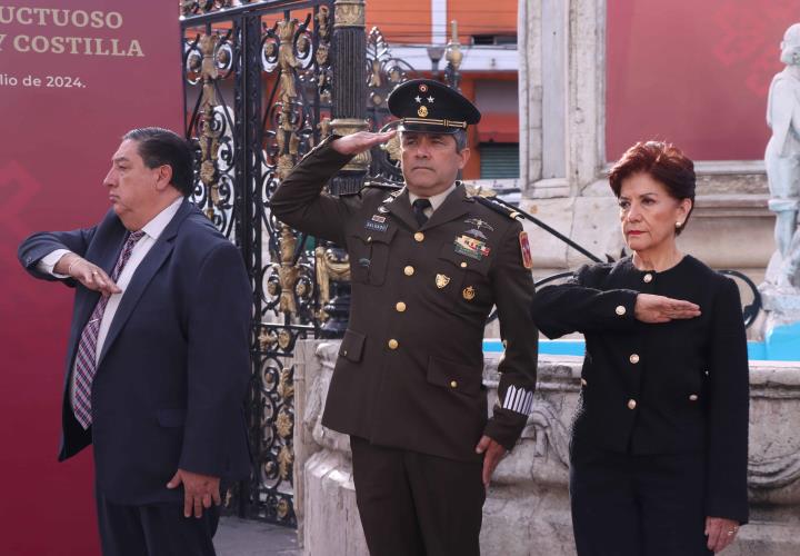 Realizan guardia de honor a Miguel Hidalgo en Pachuca