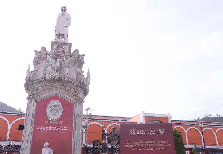 Realizan guardia de honor a Miguel Hidalgo en Pachuca