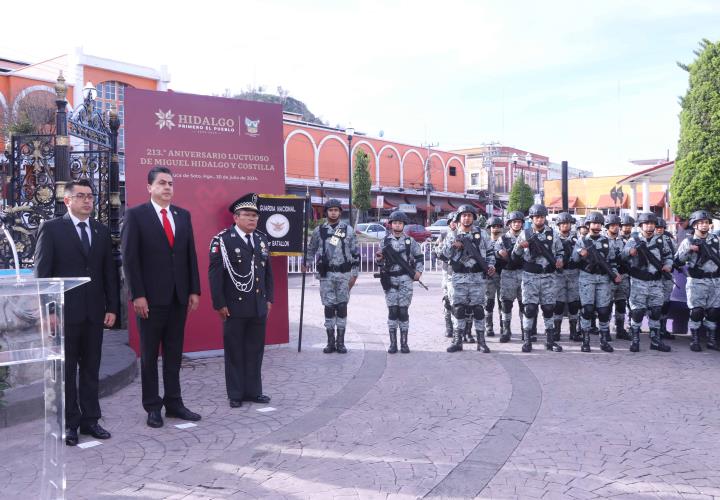 Realizan guardia de honor a Miguel Hidalgo en Pachuca