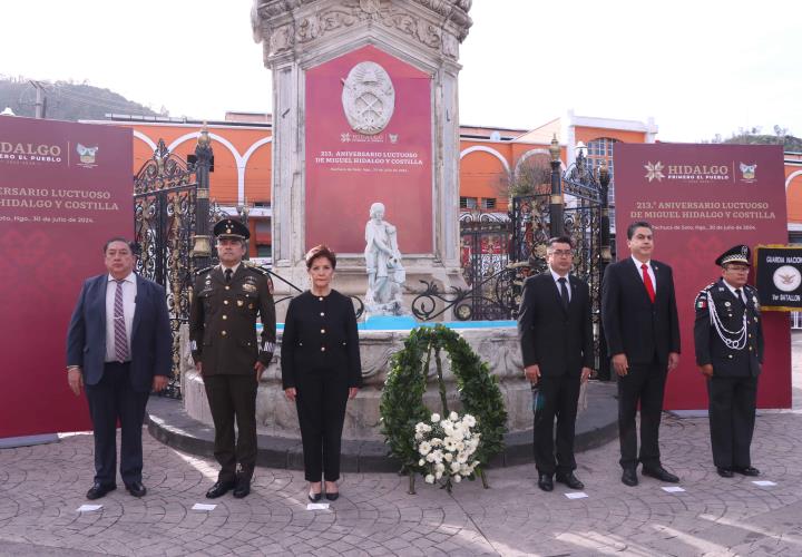 Realizan guardia de honor a Miguel Hidalgo en Pachuca