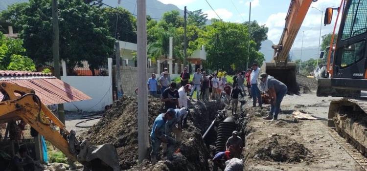 OBRERO APLASTADO POR ALUD DE TIERRA