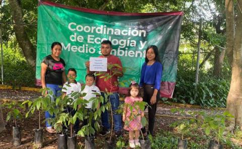 Entregó Ecología arbolitos a escuelas y comunidades