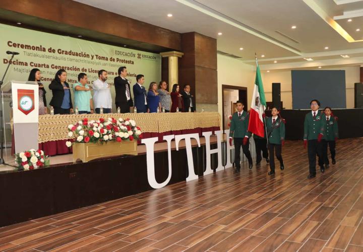 Graduación de la decimocuarta generación de licenciatura e ingeniería de UTHH